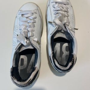 P448 - White Sneaker with Zebra Detail (size 8)